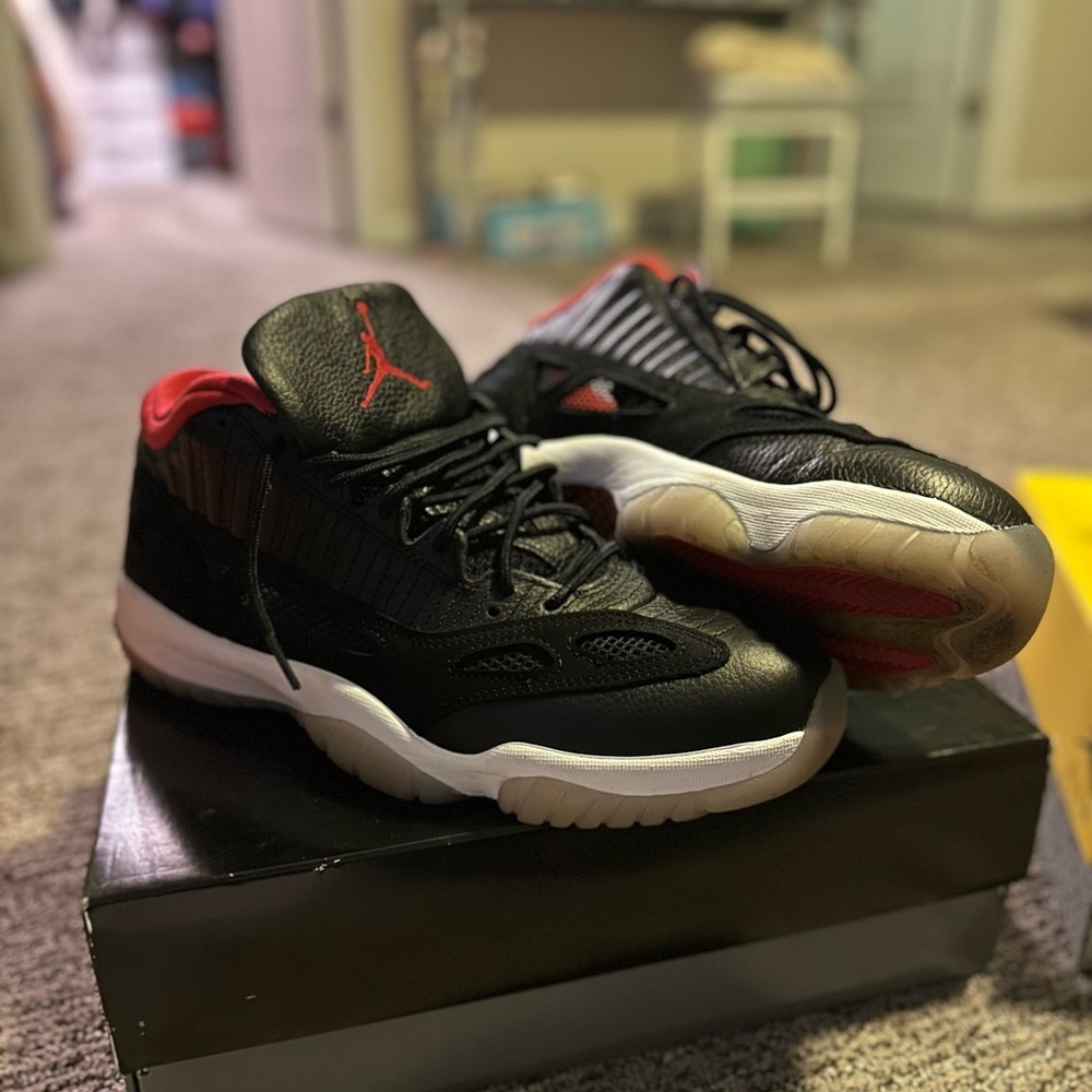 Air Jordan 11 low. Good condition. Pictured as is.